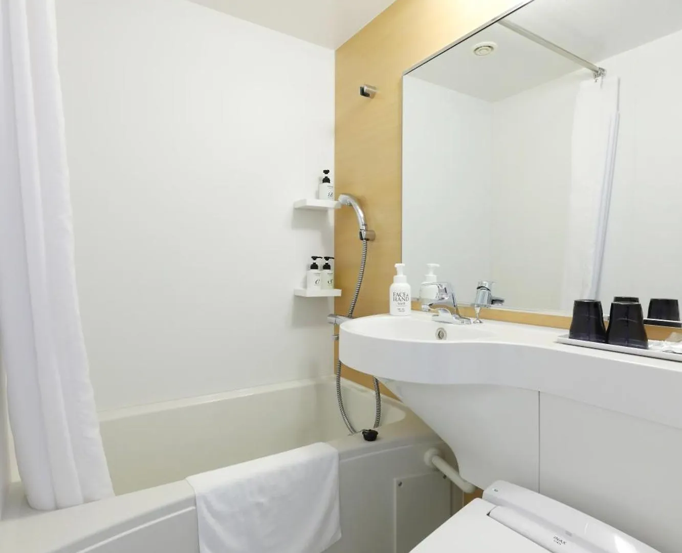 Smile Hotel Shin-Osaka 3*, Osaka